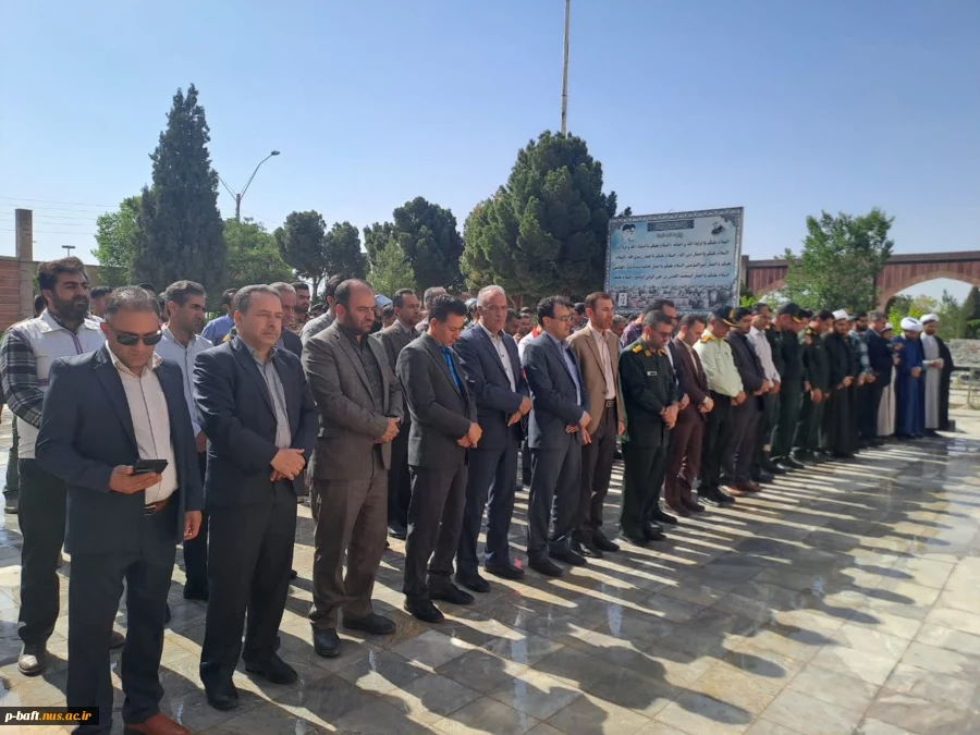 عطر افشانی قبور مطهر شهدای شهرستان به مناسبت سوم خرداد سالروز آزادسازی خرمشهر